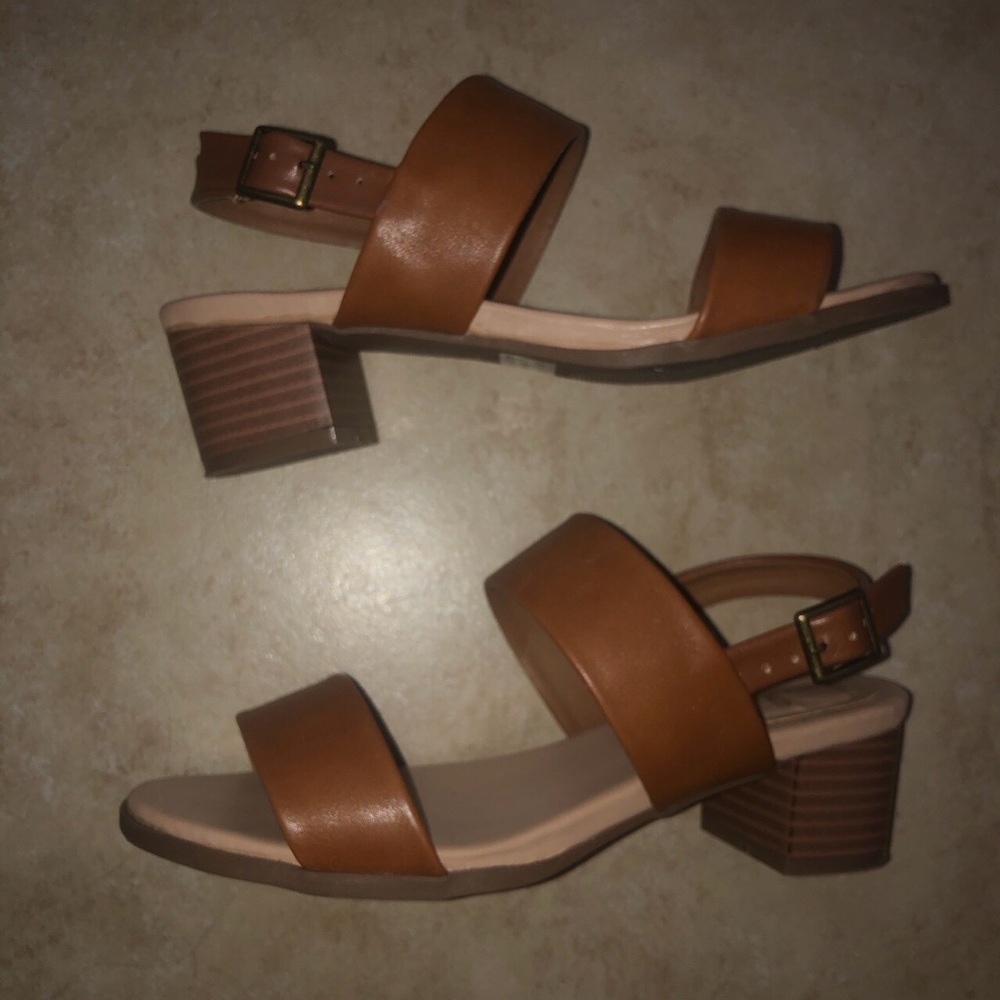 LIKE NEW LULU’s Brown block heel sandals